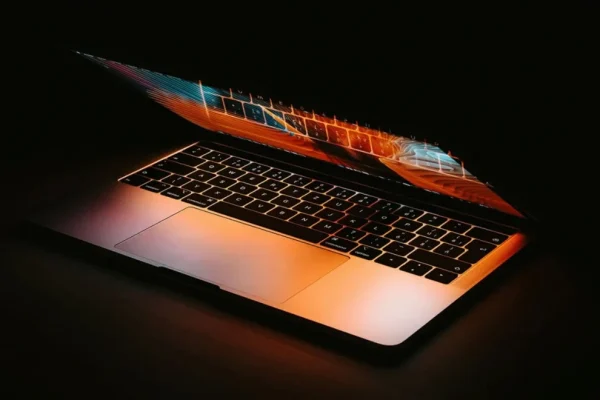 Apple готує велике оновлення екранів: майбутні MacBook Pro, iPad Pro та iMac отримають OLED нового покоління